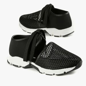 All Black Amazing Mesh Sneakers Black Size 38 EUC